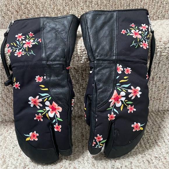 COPY - Celtek women’s snowboard / ski trigger mitt - Picture 1 of 5